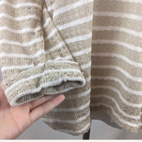 ✨5 FOR $25✨   Splendid Stripe Lightweight V-Neck Sweater - Picture 3 of 7